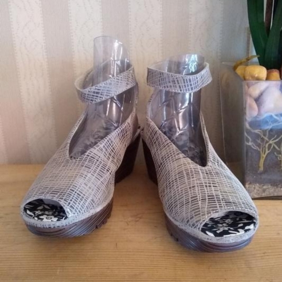 bernie mev. Shoes - bernie mev. Mely Beige Print Size 8